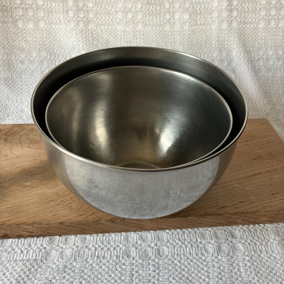 REVERE WARE Stainless Steel Mixing Bowls Set of 2 Vintage 7 1/2 in & 6 1/2 in - Picture 2 of 9